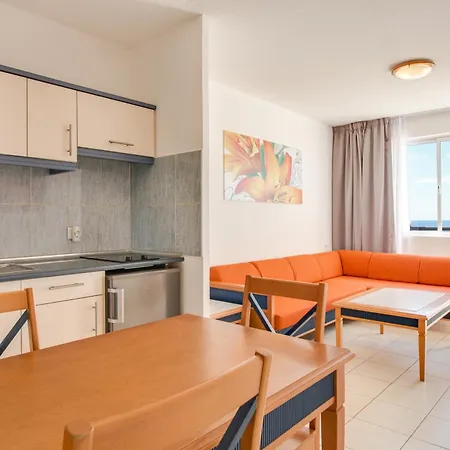 Palm Garden With Sea Views To The Pools And Apartman