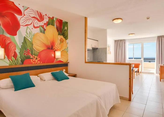 Palm Garden With Sea Views To The Pools And *