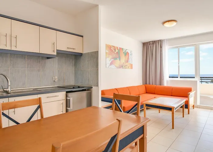 Palm Garden With Sea Views To The Pools And Apartman